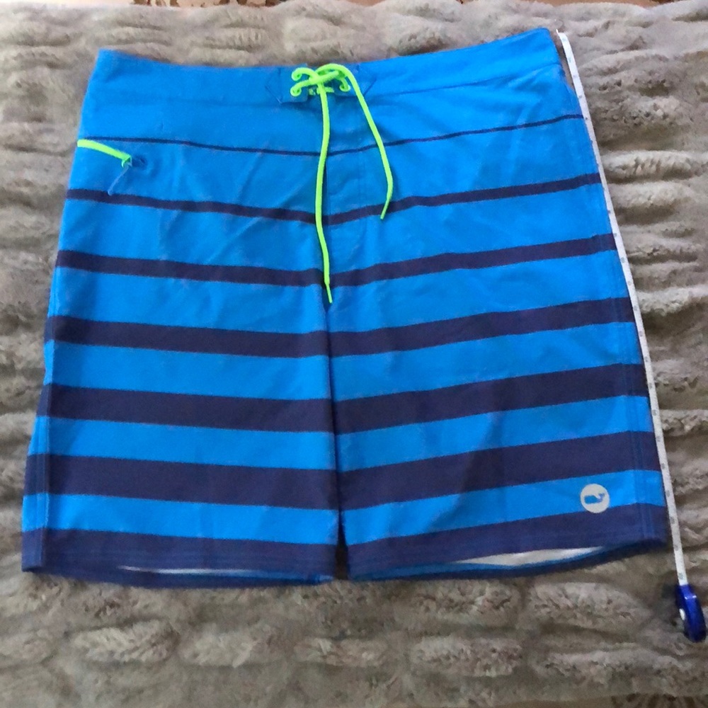 Vineyard Vines Men’s board shorts size 36